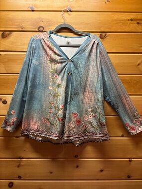 Floral V-Neck Button Tunic Top in Blue and Pink